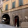 L'entrata del palazzo