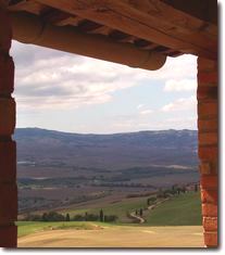 Vista della Val d'Orcia dalla loggia dell'agriturismo