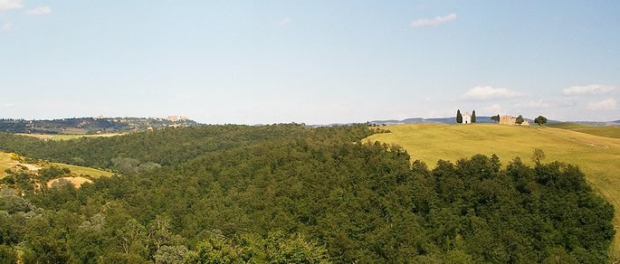 Vista di Vitalela e in lontananza Pienza