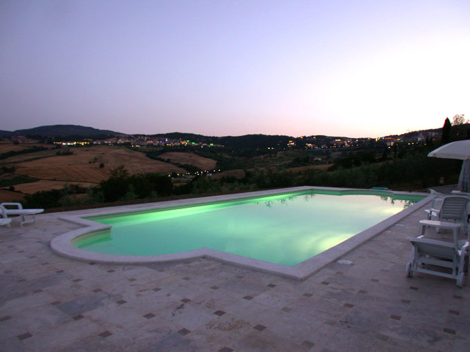 Piscina di notte