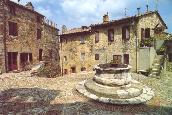 Piazza Il Vecchietta